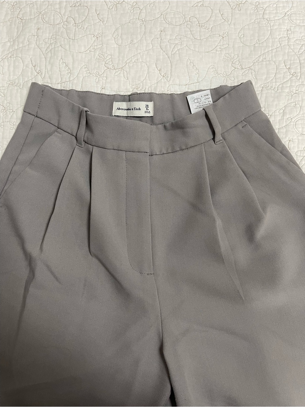 Abercrombie & Fitch Light Gray Pleated Trousers